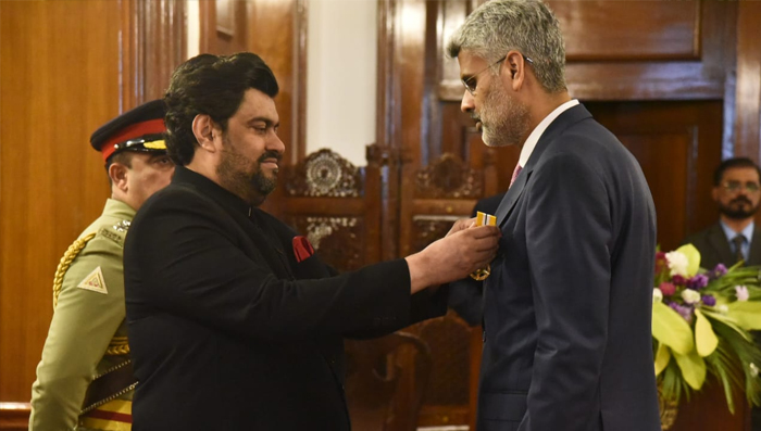Governor Kamran Tessori conferres Tamgha-e-Imtiaz to Asif Jameel